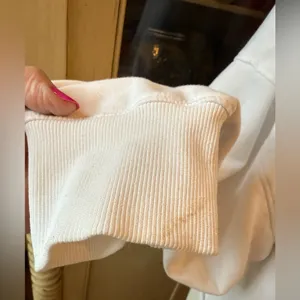 Old Navy Sweatshirt with Livey Free Graphic thumbnail 7