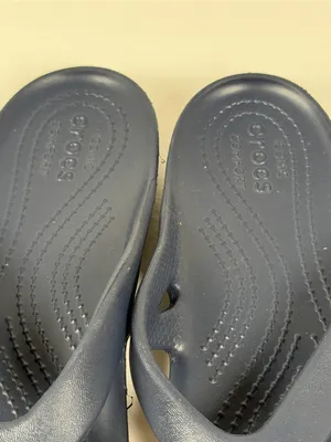 Crocs Iconic Comfort Flip Flops Women’s Size 8 Navy Blue Lightweight Sandals thumbnail 4