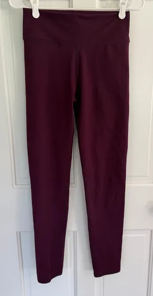 Fabletics Burgundy High Rise Full Length Leggings Zip Pocket Women’s XS thumbnail 1