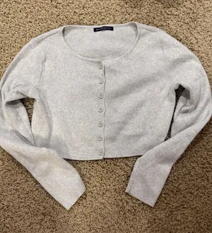 Brandy Melville Sweater Cropped thumbnail 1