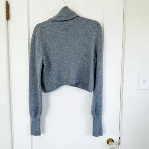 Reformation | Luisa 100% Cashmere Turtleneck Cropped Sweater in Grey size‎ Large thumbnail 5