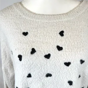 Super sweet embroidered heart print black and white sweater size large thumbnail 2