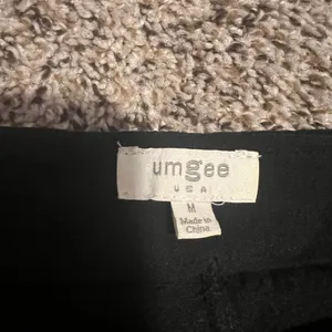 Umgee Black Puff Sleeve Casual Blouse Scoop Neck Lightweight Top Size M‎ thumbnail 2