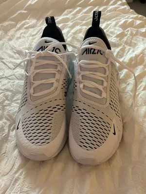 Nike Women’s 270 Air Max Shoes thumbnail 2