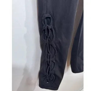 Lululemon Black Lace Up Mesh Hem High Rise 7/8 Leggings Women's Size 8 Yoga Gym thumbnail 2