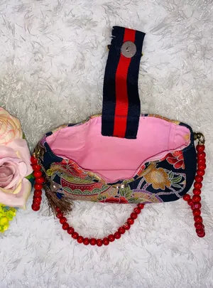 Handmade Bee Bag Pouch/ Crossbody thumbnail 3