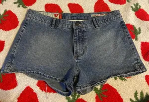 Guess Shorts thumbnail 1