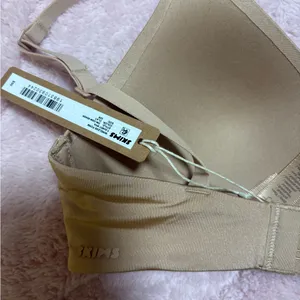 SKIMS Wireless T-Shirt Bra thumbnail 3