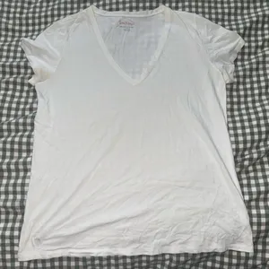 Lilly Pulitzer Classic V-Neck Short Sleeve thumbnail 3