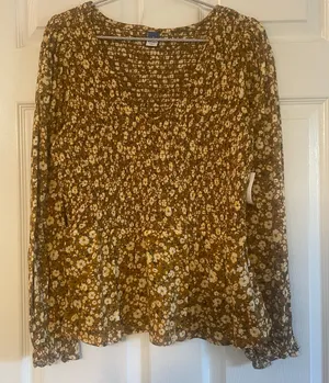 NWT Old Navy Size M Smocked Long-Sleeve V-Neck Blouse for Women thumbnail 1
