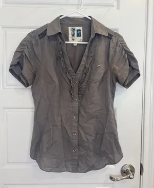 Edme & Esyllte Anthropologie Gray Cotton Ruffle Button Blouse Size 2 thumbnail 1