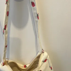 Strawberry Print Cream Shoulder Bag Red thumbnail 4