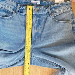NWT Loft the relaxed straight mid rise curvy Destructed mid Wash Size 31 / 12 thumbnail 6