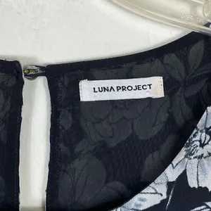 Luna Project Black & White Floral Long Sleeve Pintucked Blouse Size M thumbnail 6