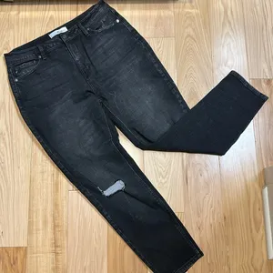 KanCan USA Milana Highrise mom jeans size 11/29. NWOT thumbnail 1