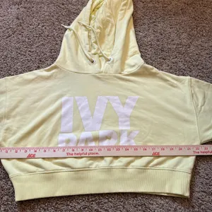 Ivy Park Cropped Oversized Hoodie Sweatshirt Sz S Pale Yellow Logo thumbnail 4