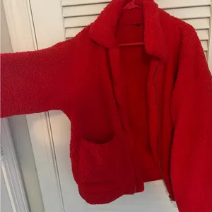 Red Sherpa Jacket Size M thumbnail 3