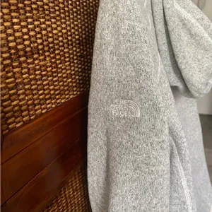The North Face pullover woman's size M thumbnail 6