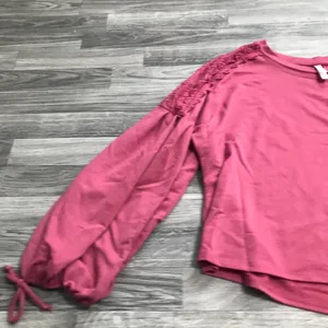 Xhilaration Coral Balloon Arm Lace Trim Pullover; Large Women’s thumbnail 4