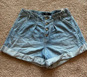 Hollister Shorts thumbnail 1