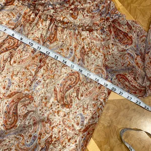 Mi Ami Francesca’s Collection Paisley Print Boho Blouse Size Large Orange thumbnail 5
