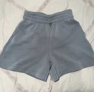 Lululemon Shorts thumbnail 1