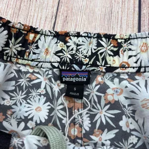 Patagonia Womens Baggies Shorts Floral Daisy Print Black White Small thumbnail 3