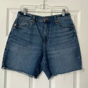 Universal Threads Vintage Bermuda Shorts - Size 8/29R thumbnail 1