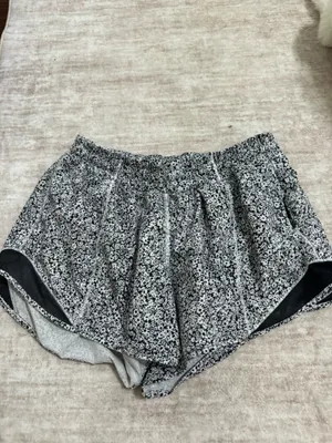 Lululemon hotty hot shorts 4” size 8 thumbnail 2