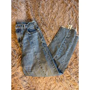 American Eagle Mom Jeans Womens 6‎ Long Blue Rigid Seam Front Raw Hem Distressed thumbnail 5