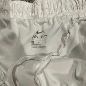 Womens large Nike athletic running shorts thumbnail 6