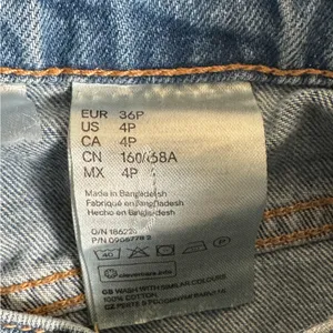 H&M‎ Womens 26 Cropped Straight Leg Raw Hem Jeans 100% Cotton Classiccore thumbnail 5