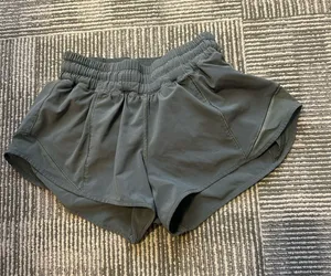 Lululemon Shorts 2.5" Hotty Hot thumbnail 1