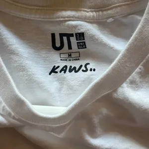 UNIQLO / KAWS S/S UT Pocket Tee - Unisex Medium thumbnail 4