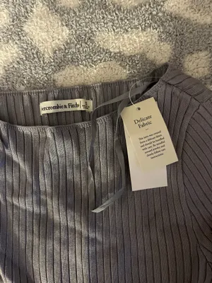 Abercrombie and fitch top thumbnail 2