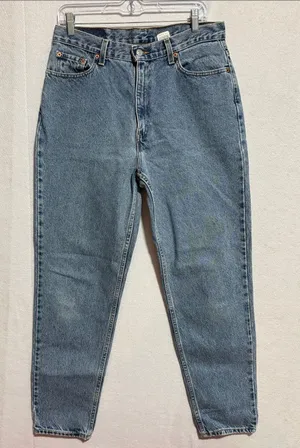 Levi's Vintage 2001 512 Women's Boyfriend Tapered Leg Jeans in Medium Blue Denim thumbnail 1