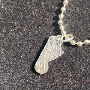💎🩶 Vintage Y2K 2000s NWT Fender Silver Tone Metal Guitar Head Pendant Earrings and Chain Necklace Set $24.99 🩶💎 thumbnail 5