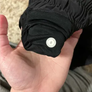 Lululemon black hotty hot 2.5” thumbnail 2
