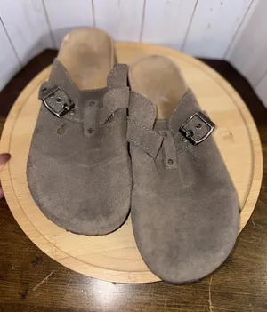 american eagle slip in clogs‎ Buckle Size 7 Suede thumbnail 1
