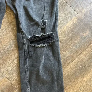 Abercrombie & Fitch Ankle Straight Ultra High Rise Distressed Black Jeans 32 14R thumbnail 2