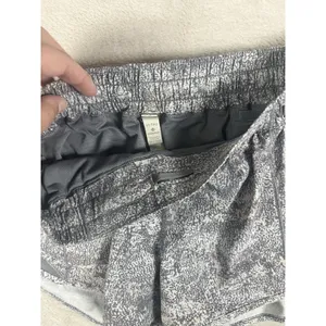 Lululemon Hotty Hot Short II 4" LR 10 Frozen Vista Alpine White Arctic Grey thumbnail 3