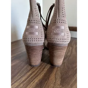 TOMS Majorca‎ Taupe Perforated Suede Peep Toe Ankle Booties Block Heel Women 5 thumbnail 3