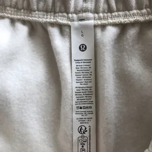 Lululemon Scuba Mid-Rise Oversized Short 3" Trim Light Ivory / Black NWT thumbnail 11