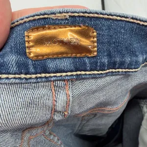 MOTHER The Weekender Fray Jeans Dancing On Coals Blue Flare Raw Hem‎ 27 thumbnail 3