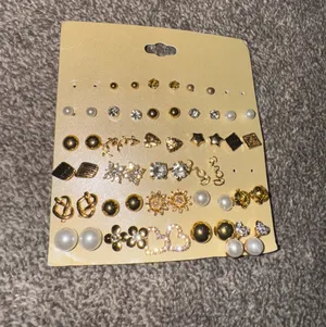 Earrings Boutique Gold thumbnail 1