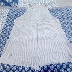 Lululemon All Tied Up Sport Tank, size 8 - EUC! thumbnail 3