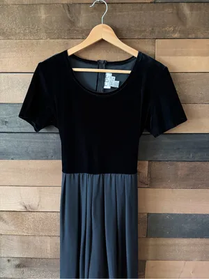 Vintage 90s CDC Black Velvet Wide Leg Jumpsuit Size 4 thumbnail 9