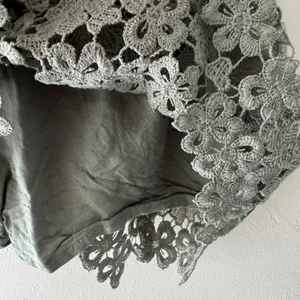 Abercrombie‎ & Fitch Sage Green Floral Lace Cami Peplum Top Y2K thumbnail 4