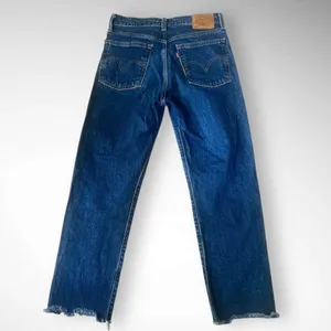 LEVI'S Women's Wedgie Straight Button Fly Jeans With Raw Hem Size 27 | EUC thumbnail 5