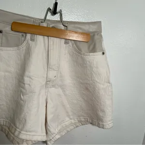 Abercrombie & Fitch Women's Size 27/4 The Dad Short High Rise White Faux Leather thumbnail 5